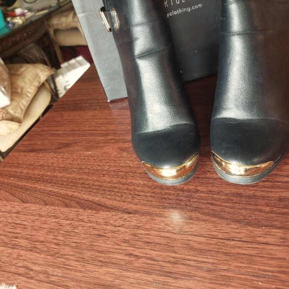 Black Ankle Gold Plated Tirms front Heels - Picture 2 of 13